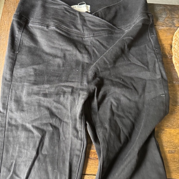 We the Free Pull on Flare Jeans Like New Condition Size 27 - Picture 3 of 5